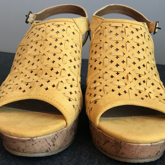 NWOT Maurice’s Wedges (yellow and tan) - Picture 3 of 7